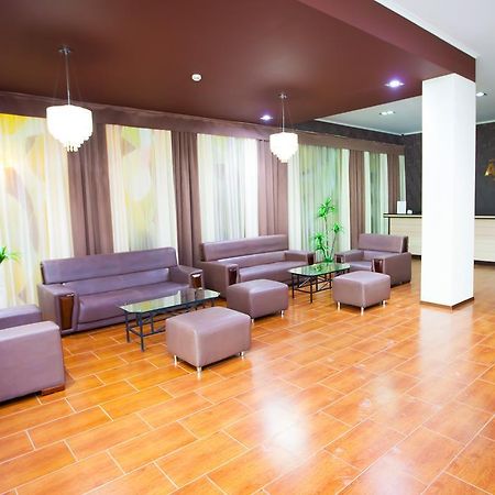 Azamat Hotel Astana Ngoại thất bức ảnh