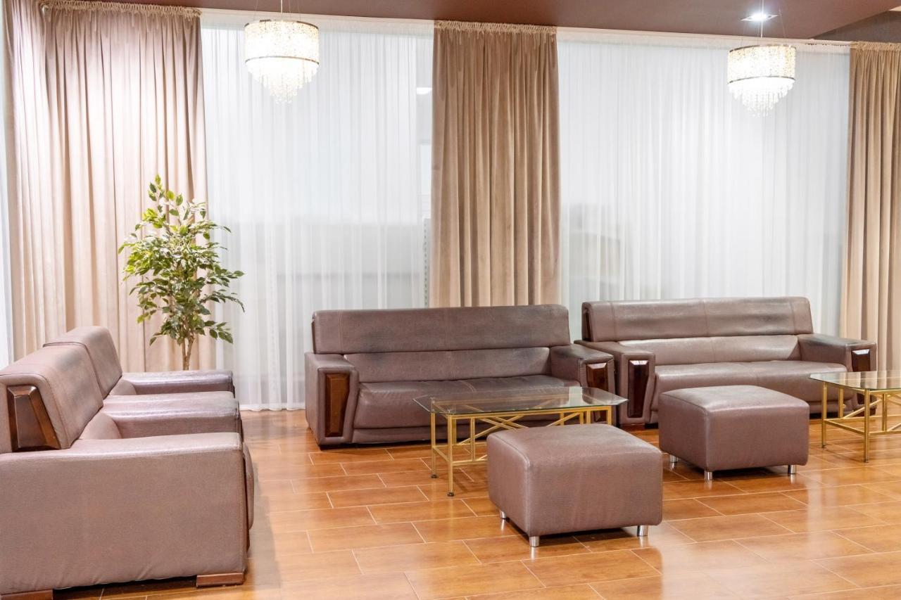 Azamat Hotel Astana Ngoại thất bức ảnh