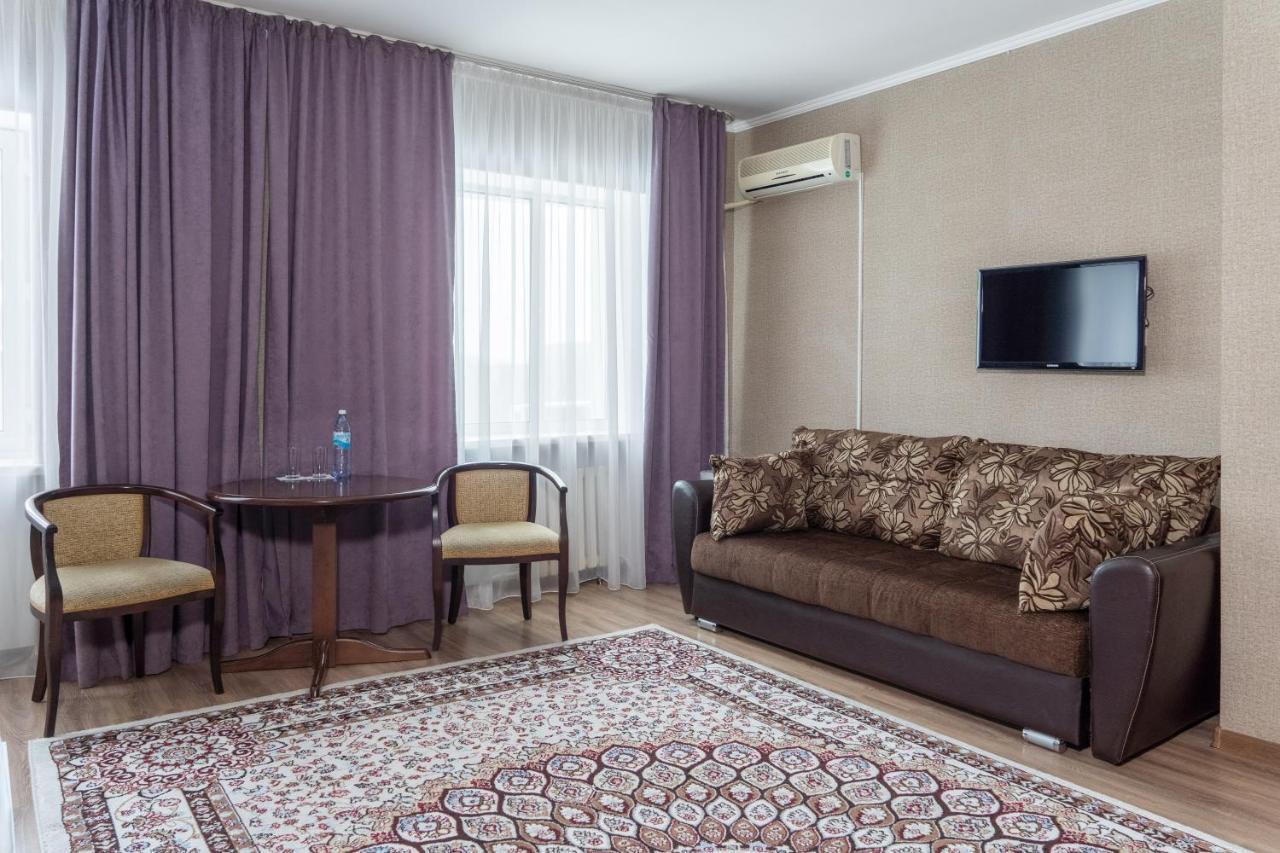 Azamat Hotel Astana Ngoại thất bức ảnh