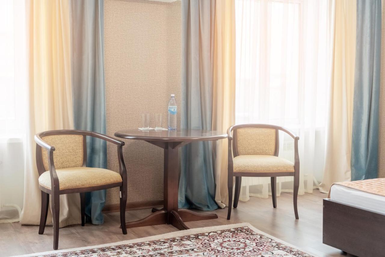 Azamat Hotel Astana Ngoại thất bức ảnh
