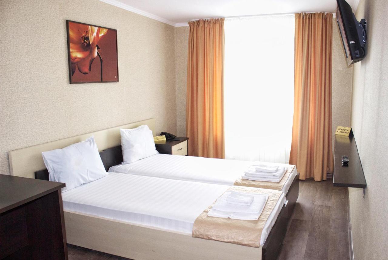Azamat Hotel Astana Ngoại thất bức ảnh